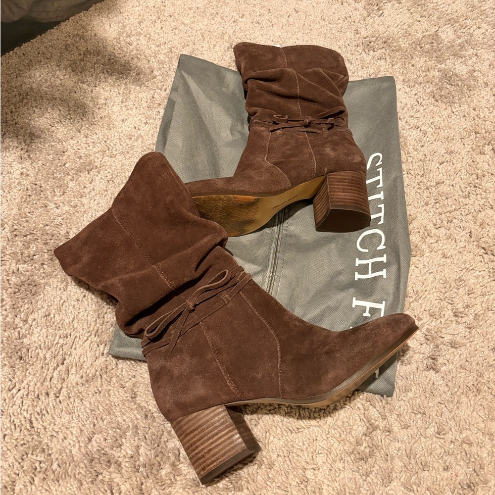 VIOLET & RED
Janine Tall Shaft Suede Boot